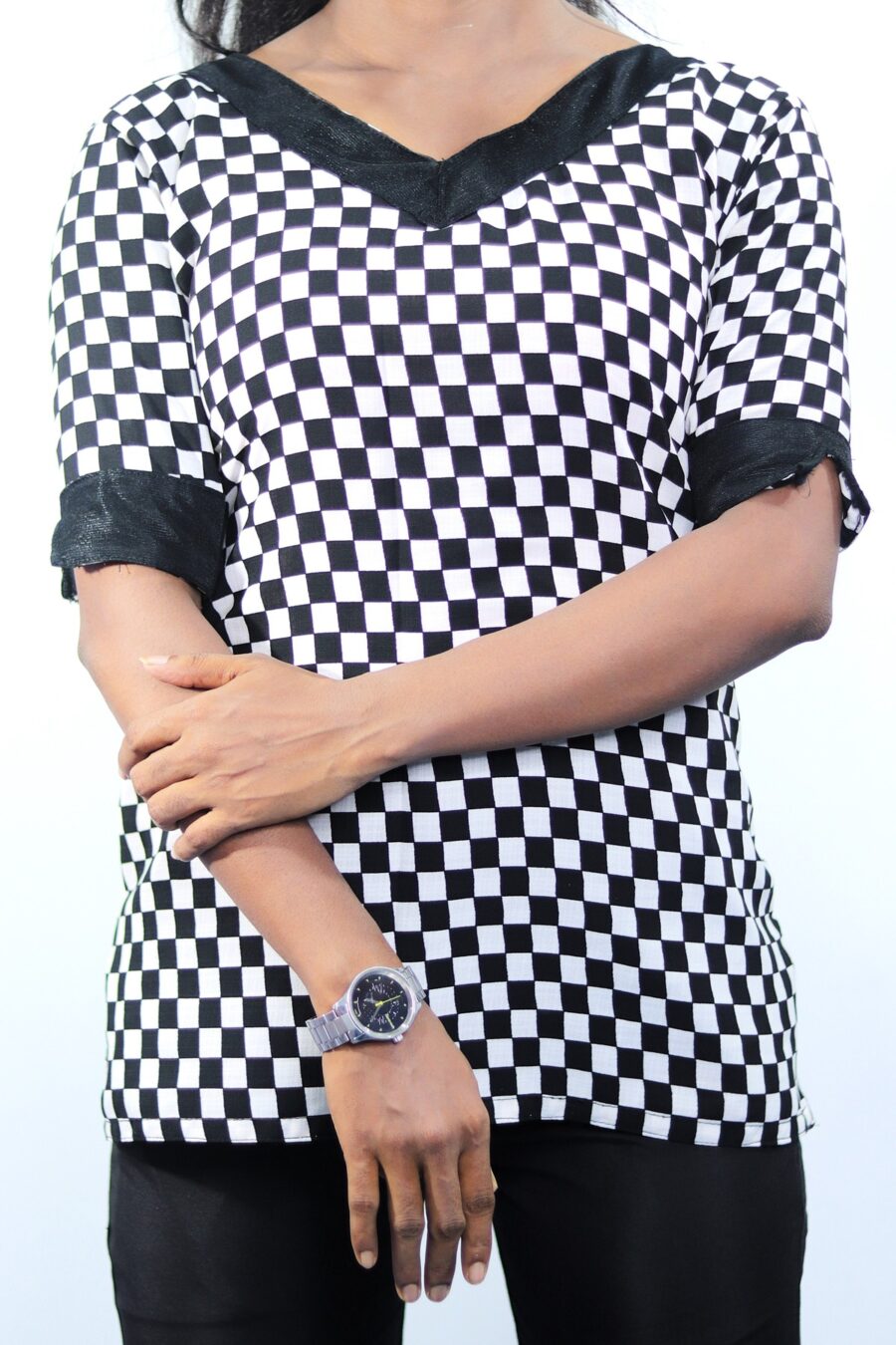 Women’s Black & White Checkered Kurti – V-Neck Casual Wear